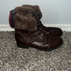 EUC W 8 Qupid Brown Boots 🥾 w/ fur and zipper detail